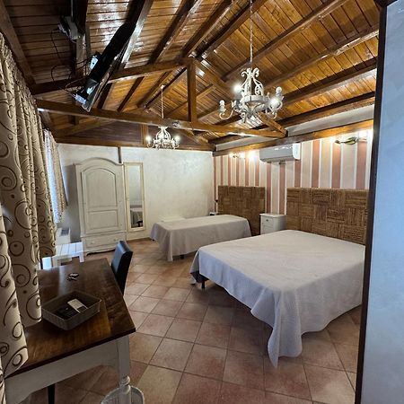 B&B Oasi Di Mamma Clara ลาตินา ภายนอก รูปภาพ